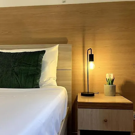 Dreams Under The Trees - Metro Termini Apartman