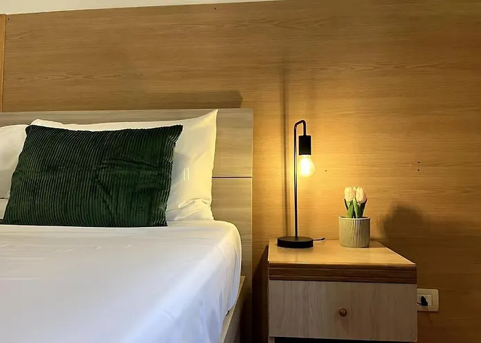 Dreams Under The Trees - Metro Termini Apartament