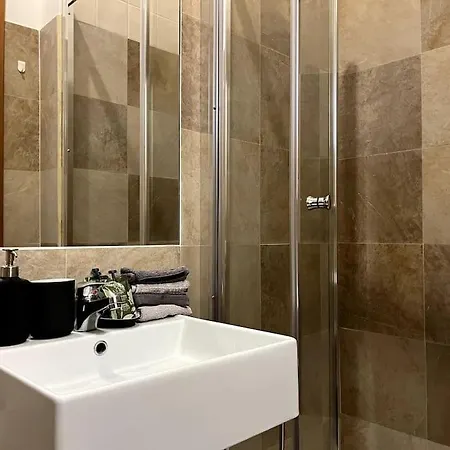 Dreams Under The Trees - Metro Termini Řím